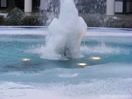 Liddington Hotel fountain